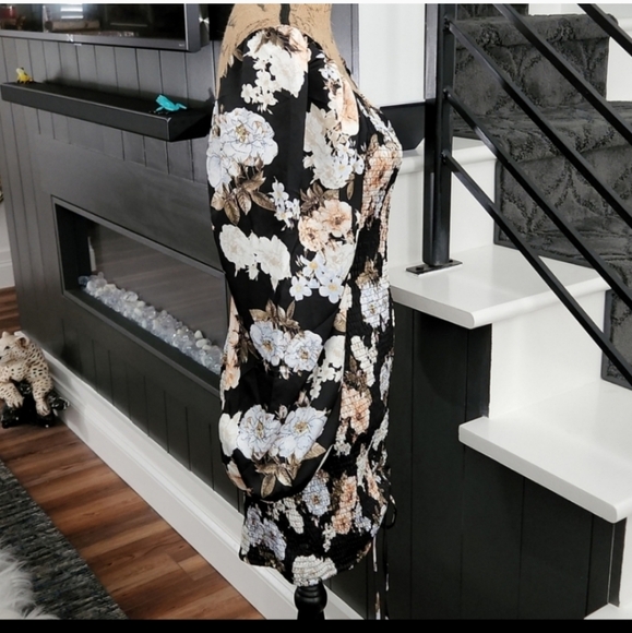 Mable Smocked Floral Dress - Picture 7 of 10